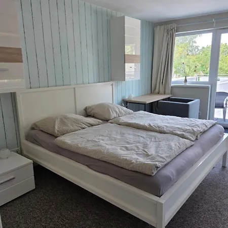 Ruhige, Helle In Freistehendem Gebaeude Apartment